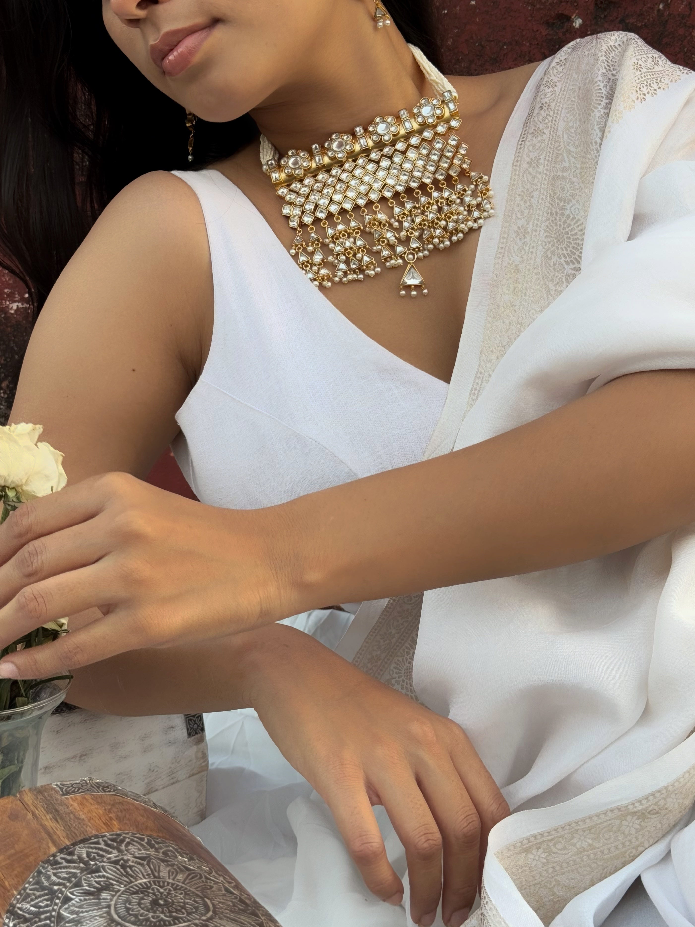 Sunehri Saaz Set: Classic Kundan Choker with White and Gold Detailing
