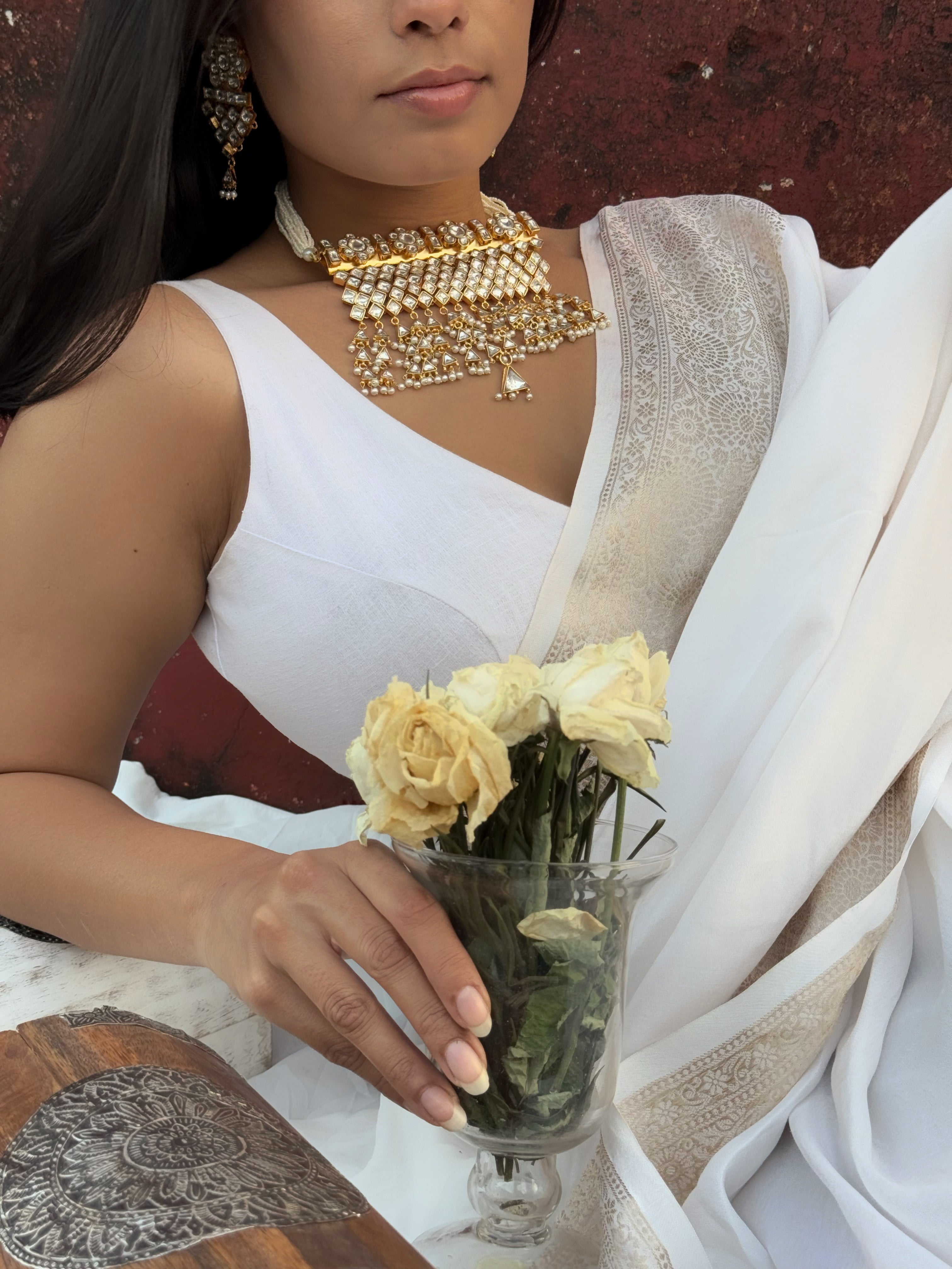 Sunehri Saaz Set: Classic Kundan Choker with White and Gold Detailing