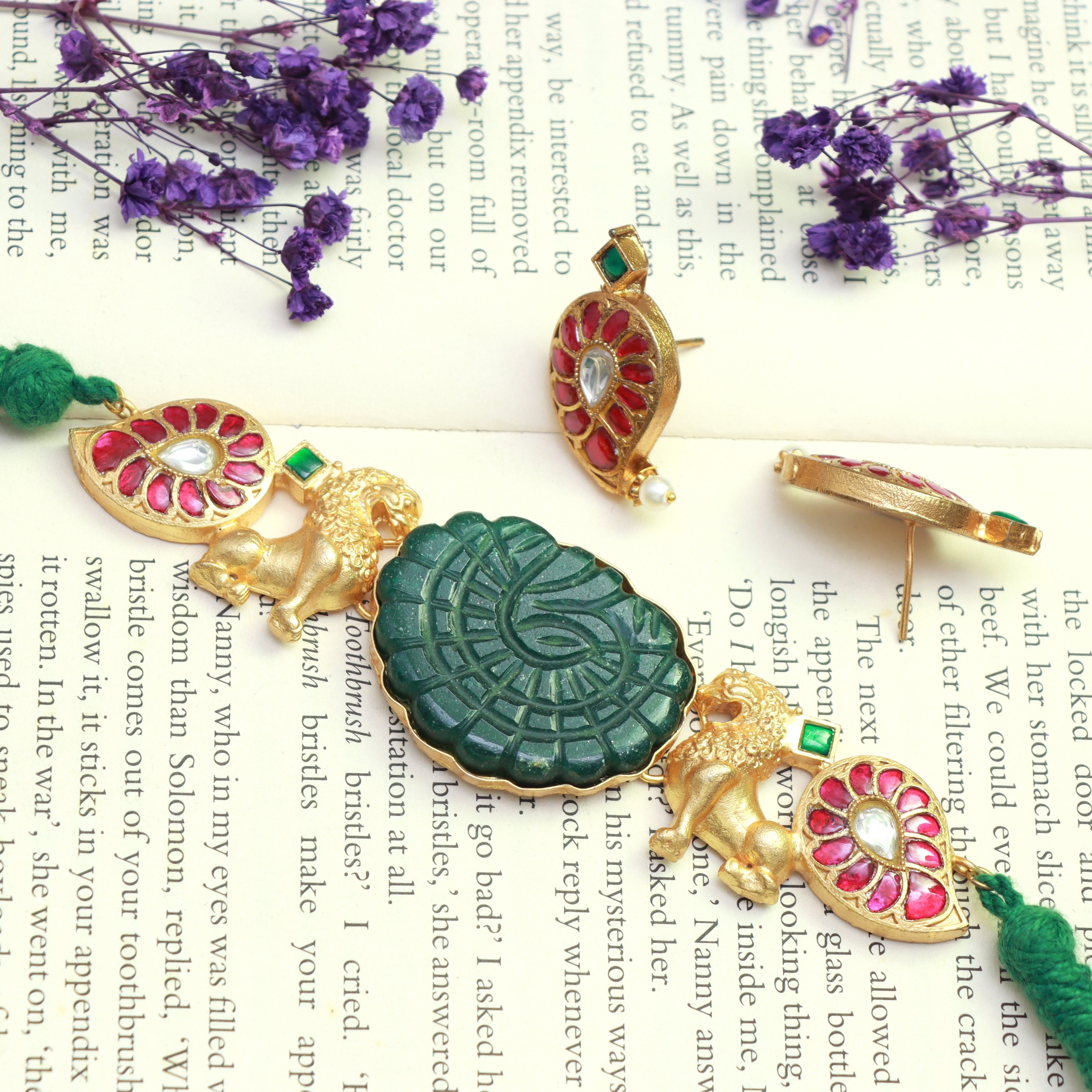 Regal Lion Emerald Choker Set - Dropdeadgorgeous