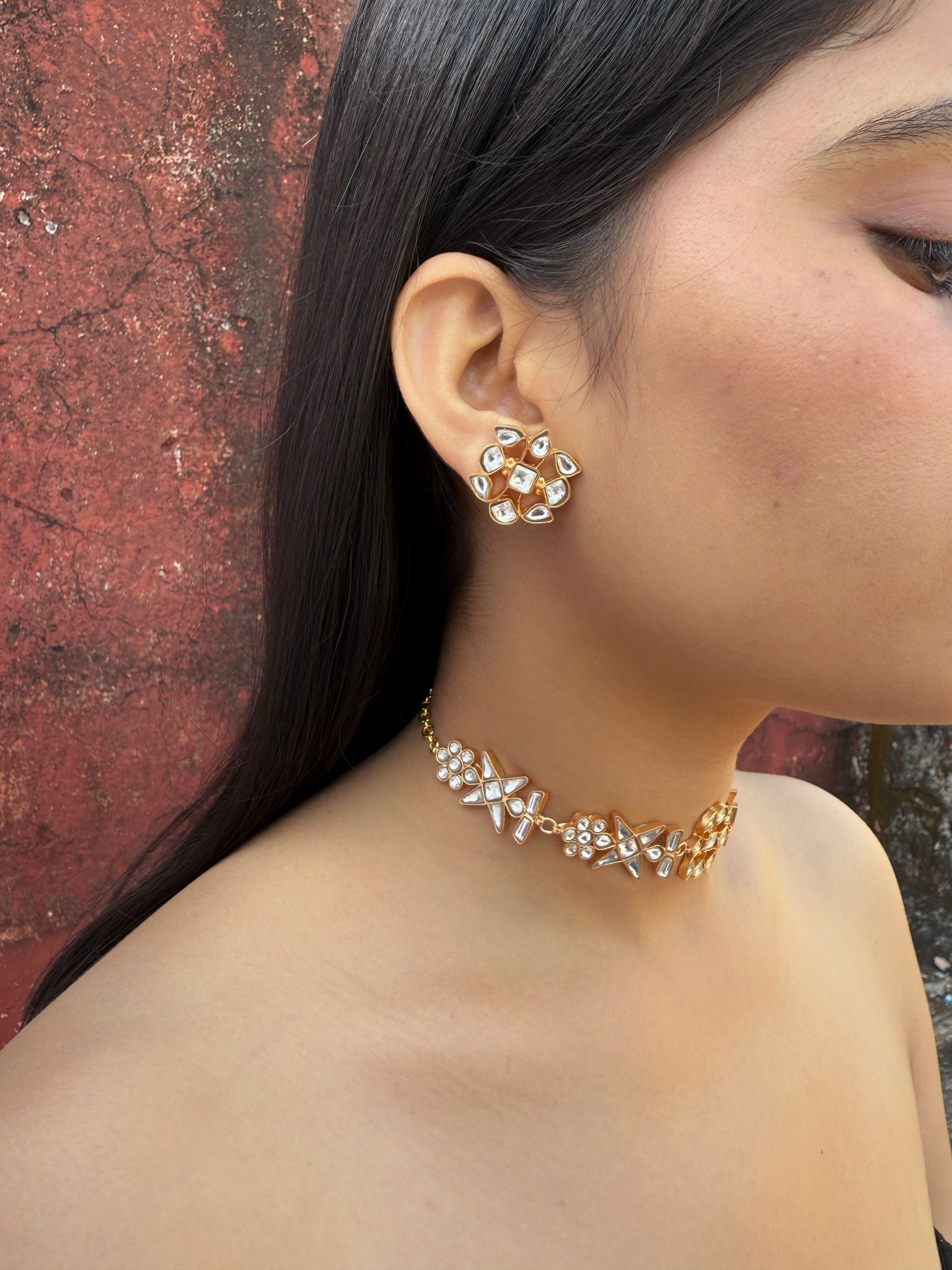 Sunehra Khwab: Delicate Kundan Choker with Floral Patterns