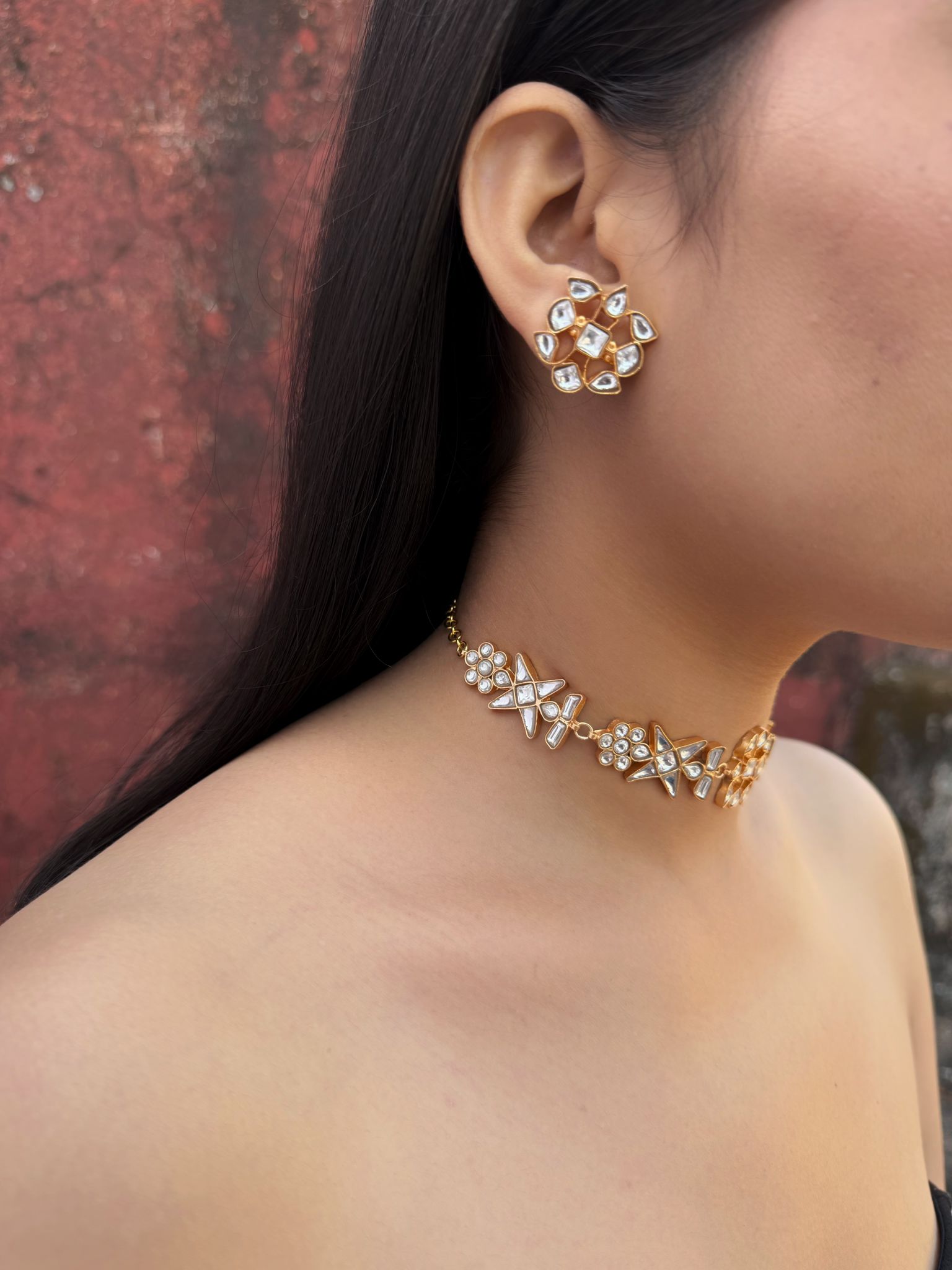 Sunehra Khwab: Delicate Kundan Choker with Floral Patterns