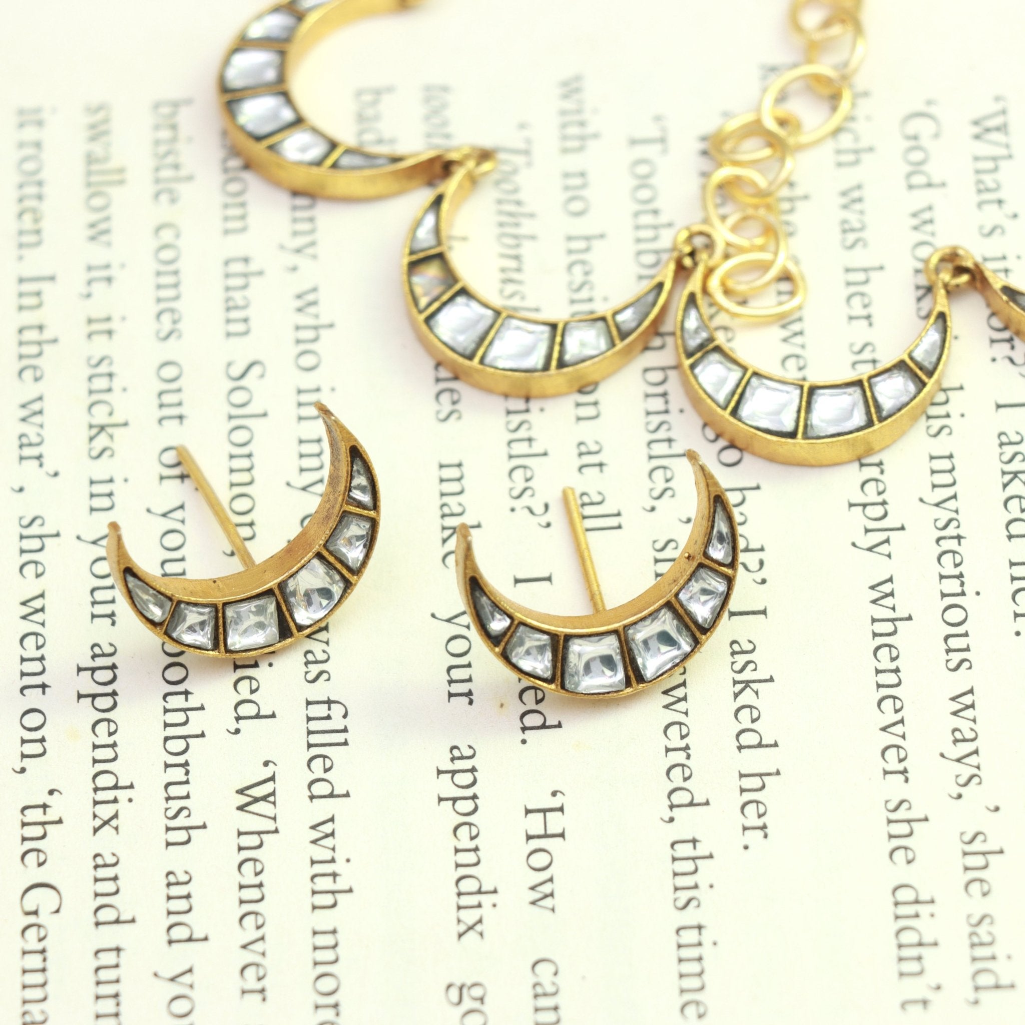 Crescent Kundan Necklace Set - Dropdeadgorgeous
